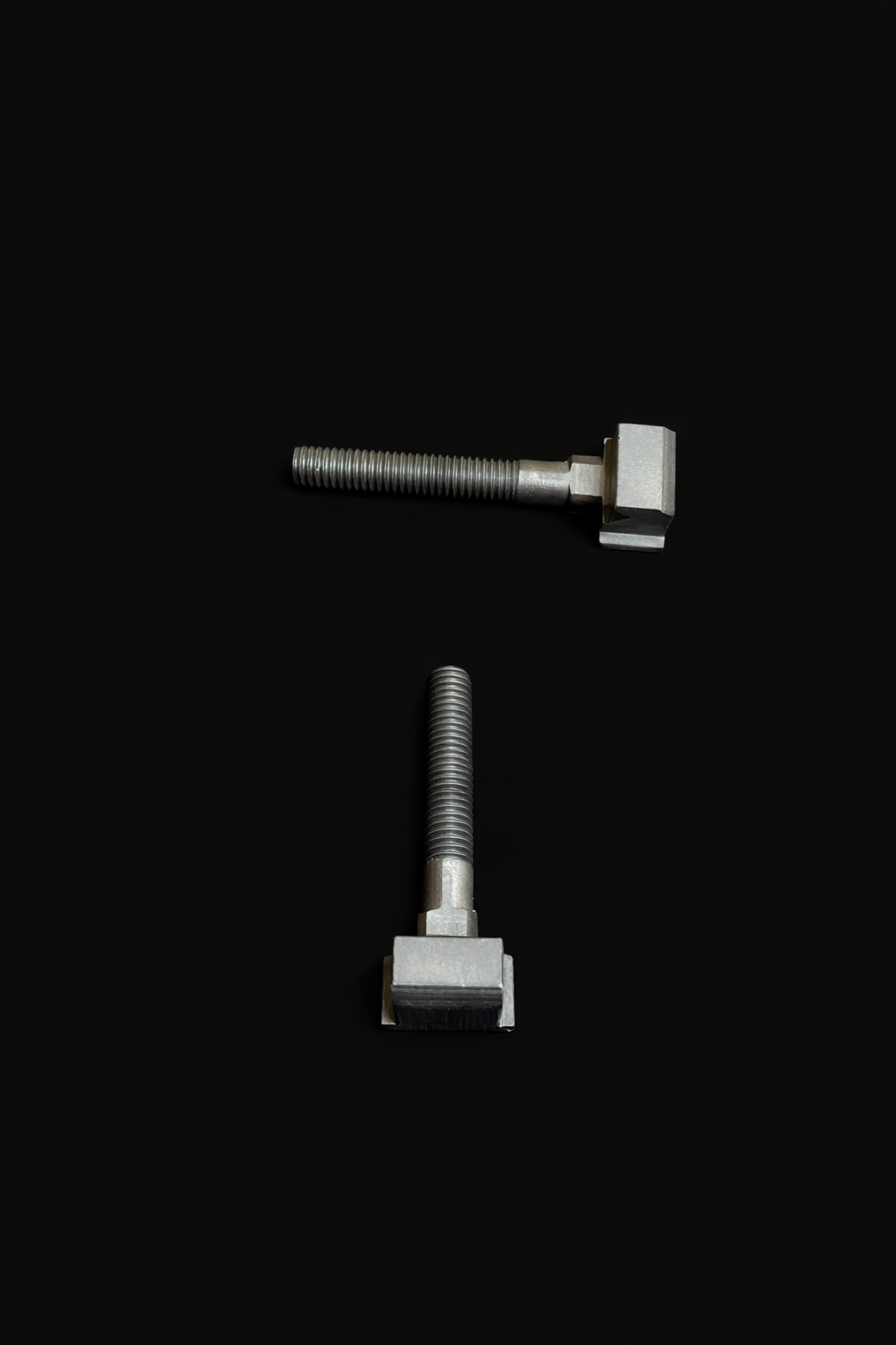 Фото 1 — T-гвинт кронштейна